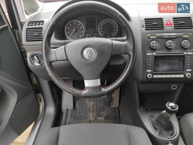 Серый Фольксваген Туран, объемом двигателя 1.6 л и пробегом 220 тыс. км за 5550 $, фото 10 на Automoto.ua