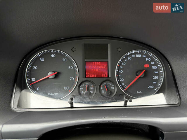 Серый Фольксваген Туран, объемом двигателя 1.6 л и пробегом 213 тыс. км за 6900 $, фото 1 на Automoto.ua