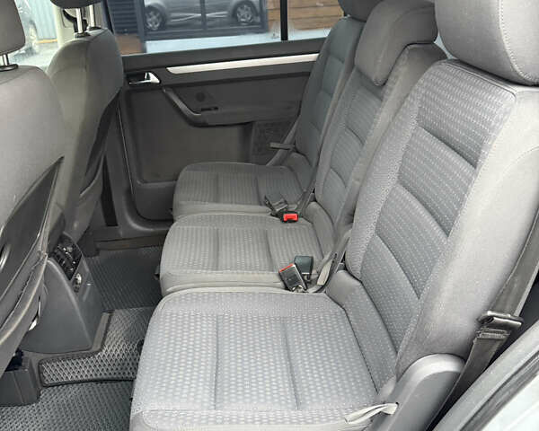 Серый Фольксваген Туран, объемом двигателя 1.6 л и пробегом 192 тыс. км за 5950 $, фото 15 на Automoto.ua