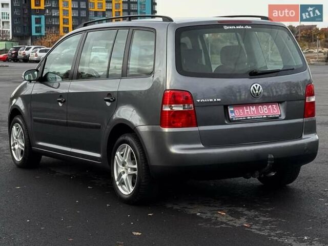 Серый Фольксваген Туран, объемом двигателя 1.6 л и пробегом 223 тыс. км за 6300 $, фото 2 на Automoto.ua