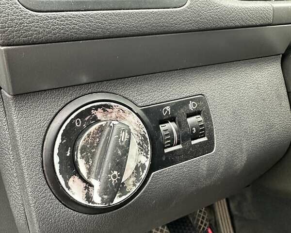 Серый Фольксваген Туран, объемом двигателя 1.6 л и пробегом 338 тыс. км за 5500 $, фото 19 на Automoto.ua