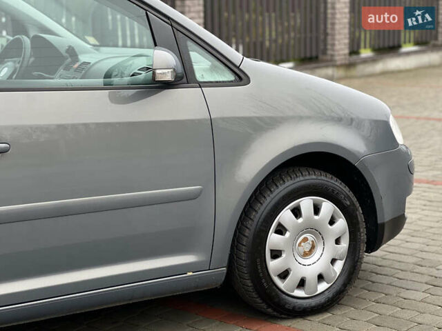 Сірий Фольксваген Туран, об'ємом двигуна 1.6 л та пробігом 173 тис. км за 5900 $, фото 2 на Automoto.ua