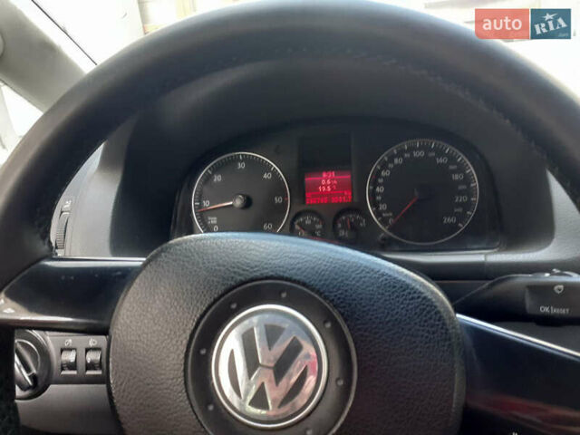 Серый Фольксваген Туран, объемом двигателя 1.9 л и пробегом 295 тыс. км за 5700 $, фото 33 на Automoto.ua