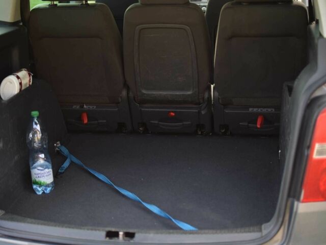 Серый Фольксваген Туран, объемом двигателя 2 л и пробегом 370 тыс. км за 4950 $, фото 17 на Automoto.ua