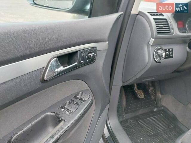 Серый Фольксваген Туран, объемом двигателя 1.97 л и пробегом 320 тыс. км за 6200 $, фото 17 на Automoto.ua