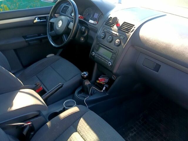 Сірий Фольксваген Туран, об'ємом двигуна 1.9 л та пробігом 300 тис. км за 4200 $, фото 1 на Automoto.ua