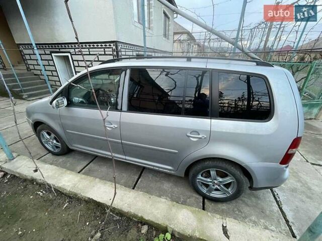 Серый Фольксваген Туран, объемом двигателя 1.9 л и пробегом 256 тыс. км за 6100 $, фото 5 на Automoto.ua