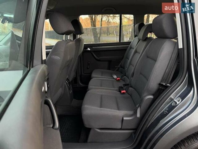 Серый Фольксваген Туран, объемом двигателя 1.6 л и пробегом 223 тыс. км за 6300 $, фото 9 на Automoto.ua