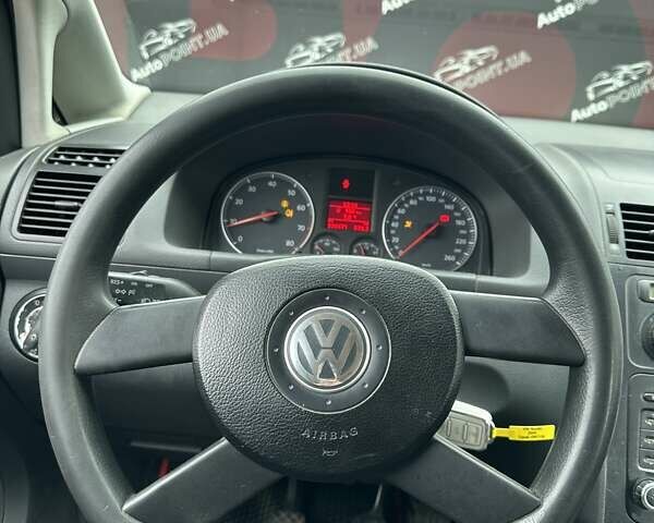 Серый Фольксваген Туран, объемом двигателя 1.6 л и пробегом 338 тыс. км за 5500 $, фото 25 на Automoto.ua