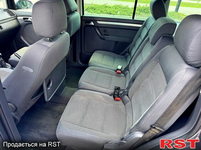 Сірий Фольксваген Туран, об'ємом двигуна 1.6 л та пробігом 239 тис. км за 5400 $, фото 12 на Automoto.ua