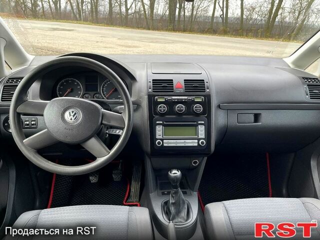 Серый Фольксваген Туран, объемом двигателя 1.6 л и пробегом 241 тыс. км за 4999 $, фото 6 на Automoto.ua