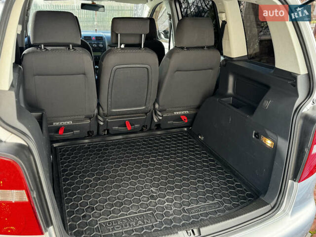 Серый Фольксваген Туран, объемом двигателя 1.9 л и пробегом 205 тыс. км за 5600 $, фото 26 на Automoto.ua