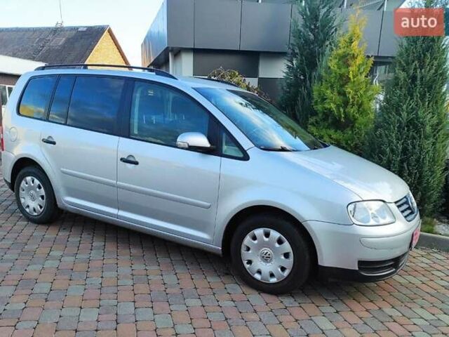 Серый Фольксваген Туран, объемом двигателя 1.6 л и пробегом 220 тыс. км за 5550 $, фото 2 на Automoto.ua