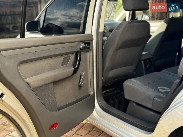 Серый Фольксваген Туран, объемом двигателя 1.9 л и пробегом 205 тыс. км за 5600 $, фото 19 на Automoto.ua