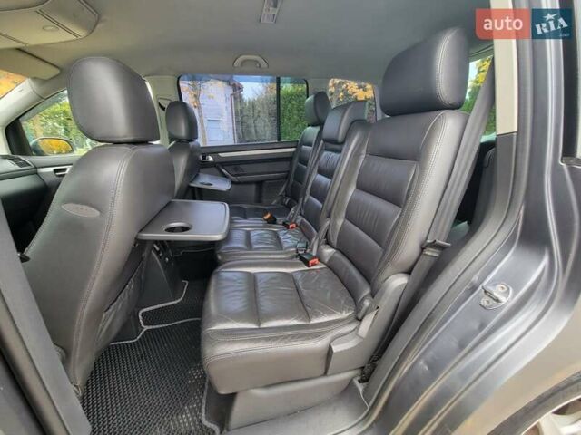 Серый Фольксваген Туран, объемом двигателя 2 л и пробегом 330 тыс. км за 5300 $, фото 18 на Automoto.ua