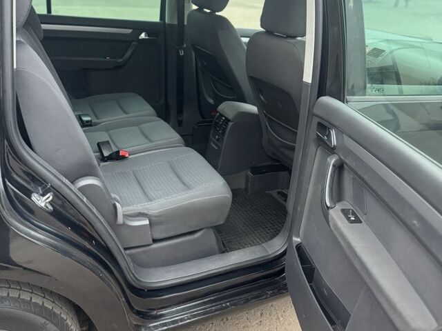 Серый Фольксваген Туран, объемом двигателя 2 л и пробегом 250 тыс. км за 3550 $, фото 18 на Automoto.ua