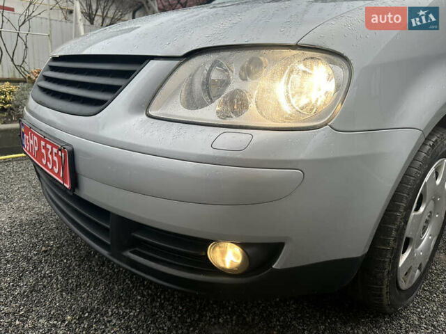 Серый Фольксваген Туран, объемом двигателя 1.6 л и пробегом 151 тыс. км за 4999 $, фото 1 на Automoto.ua