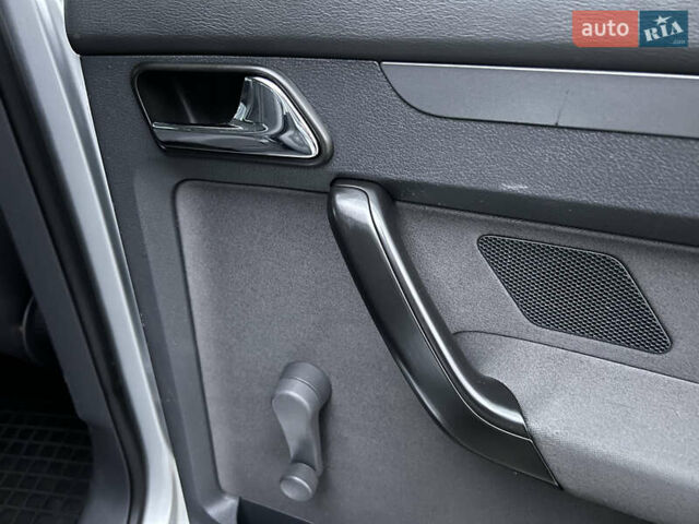 Сірий Фольксваген Туран, об'ємом двигуна 1.6 л та пробігом 307 тис. км за 4900 $, фото 43 на Automoto.ua