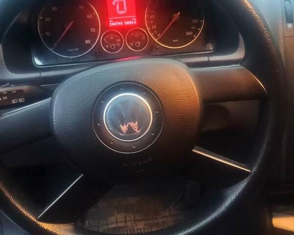 Сірий Фольксваген Туран, об'ємом двигуна 1.6 л та пробігом 325 тис. км за 6200 $, фото 6 на Automoto.ua