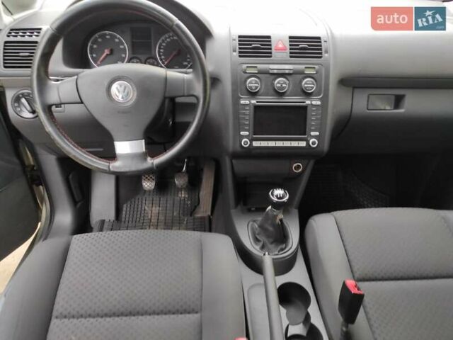 Серый Фольксваген Туран, объемом двигателя 1.6 л и пробегом 220 тыс. км за 5550 $, фото 9 на Automoto.ua