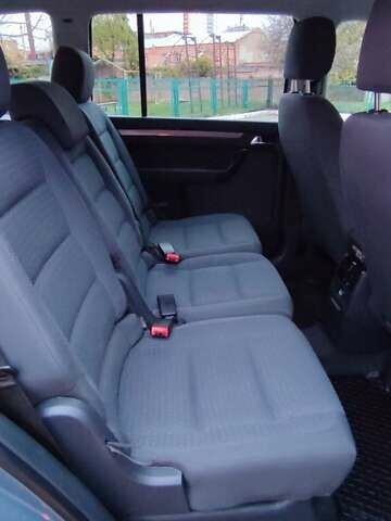 Серый Фольксваген Туран, объемом двигателя 1.9 л и пробегом 254 тыс. км за 5950 $, фото 38 на Automoto.ua