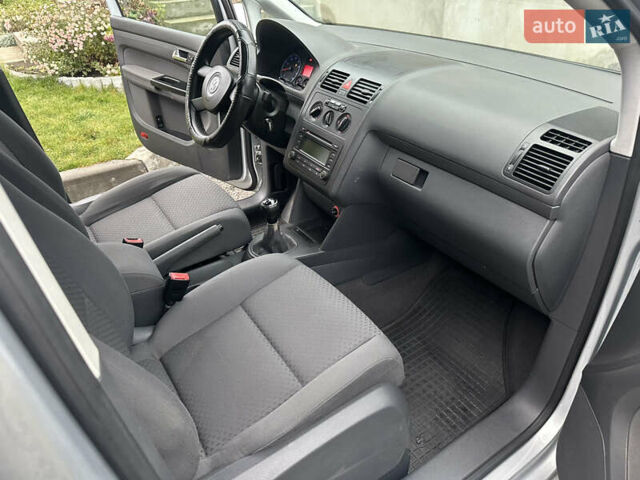 Серый Фольксваген Туран, объемом двигателя 1.6 л и пробегом 151 тыс. км за 4999 $, фото 11 на Automoto.ua