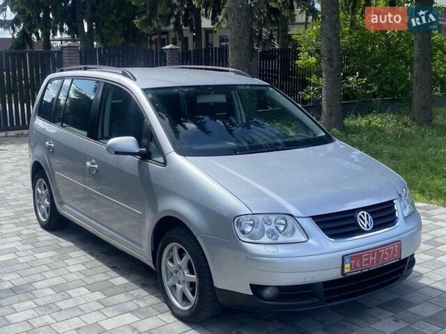 Серый Фольксваген Туран, объемом двигателя 1.6 л и пробегом 171 тыс. км за 6000 $, фото 1 на Automoto.ua