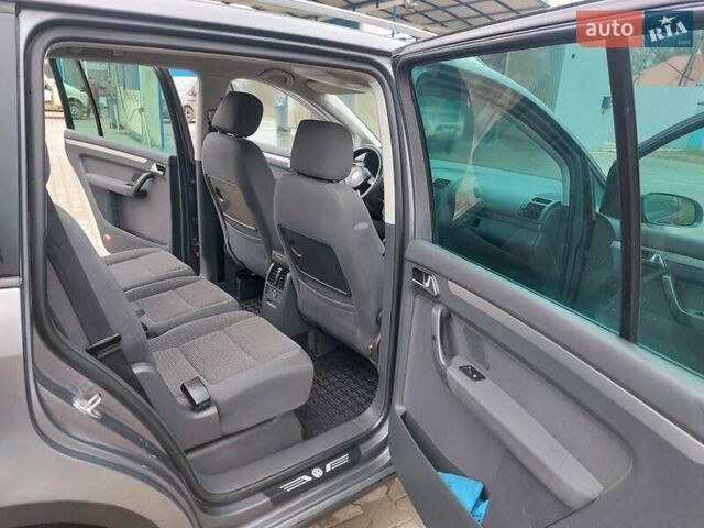 Серый Фольксваген Туран, объемом двигателя 1.97 л и пробегом 320 тыс. км за 6200 $, фото 29 на Automoto.ua