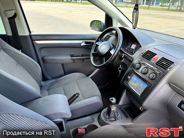 Сірий Фольксваген Туран, об'ємом двигуна 1.6 л та пробігом 239 тис. км за 5400 $, фото 11 на Automoto.ua