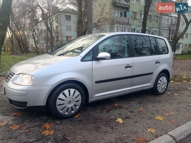 Серый Фольксваген Туран, объемом двигателя 1.6 л и пробегом 230 тыс. км за 5995 $, фото 3 на Automoto.ua