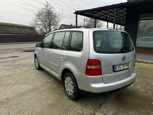 Серый Фольксваген Туран, объемом двигателя 1.9 л и пробегом 400 тыс. км за 2700 $, фото 4 на Automoto.ua