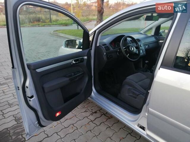 Серый Фольксваген Туран, объемом двигателя 1.6 л и пробегом 252 тыс. км за 5700 $, фото 16 на Automoto.ua