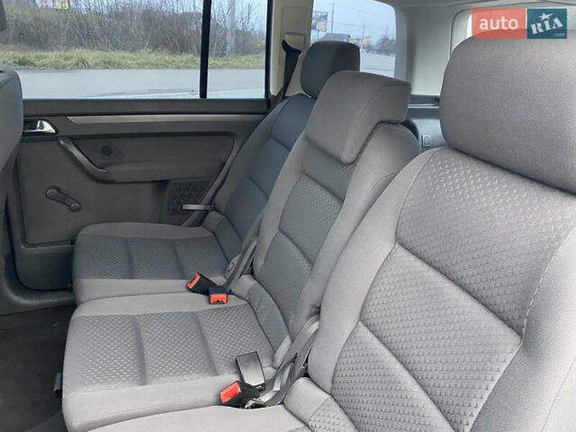 Сірий Фольксваген Туран, об'ємом двигуна 1.6 л та пробігом 226 тис. км за 6300 $, фото 11 на Automoto.ua