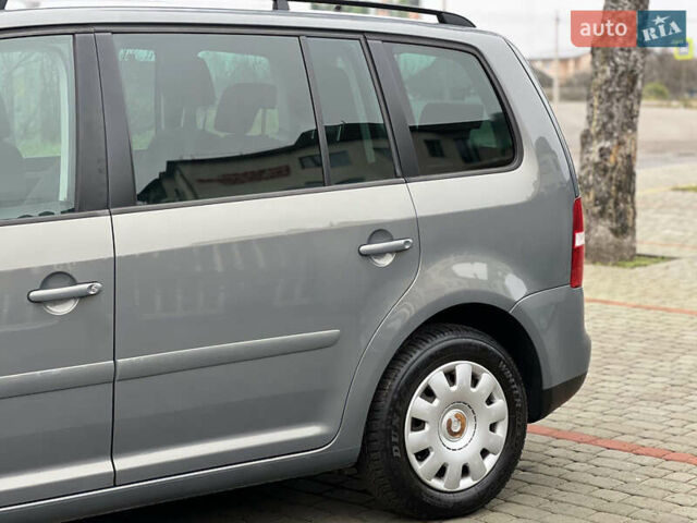 Сірий Фольксваген Туран, об'ємом двигуна 1.6 л та пробігом 173 тис. км за 5900 $, фото 7 на Automoto.ua