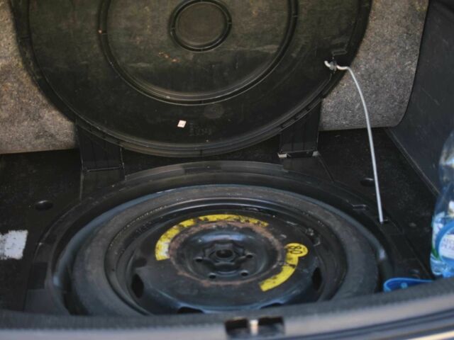 Серый Фольксваген Туран, объемом двигателя 2 л и пробегом 370 тыс. км за 4950 $, фото 22 на Automoto.ua