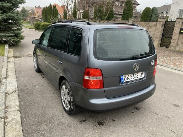 Серый Фольксваген Туран, объемом двигателя 1.9 л и пробегом 300 тыс. км за 5850 $, фото 3 на Automoto.ua