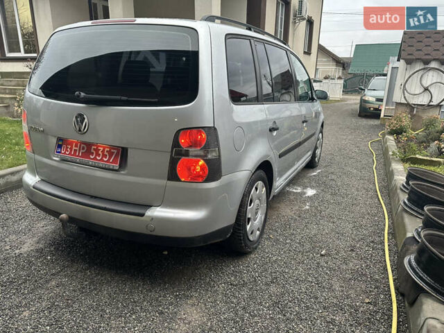 Серый Фольксваген Туран, объемом двигателя 1.6 л и пробегом 151 тыс. км за 4999 $, фото 2 на Automoto.ua