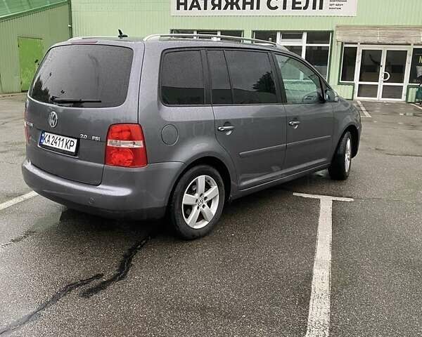 Сірий Фольксваген Туран, об'ємом двигуна 2 л та пробігом 280 тис. км за 6400 $, фото 3 на Automoto.ua