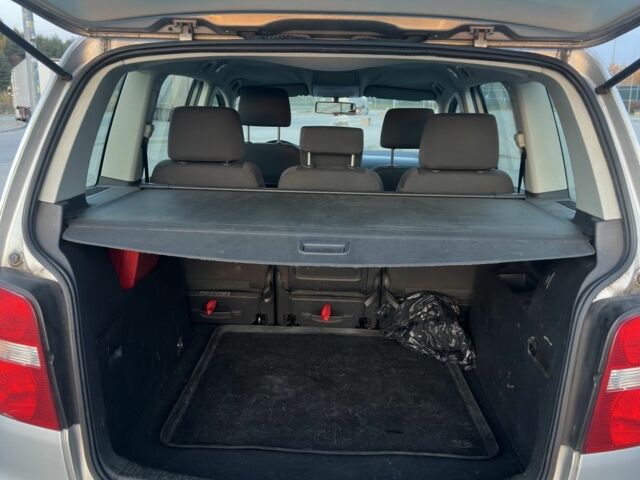 Серый Фольксваген Туран, объемом двигателя 0 л и пробегом 330 тыс. км за 1800 $, фото 10 на Automoto.ua