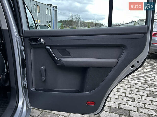 Сірий Фольксваген Туран, об'ємом двигуна 1.6 л та пробігом 307 тис. км за 4900 $, фото 42 на Automoto.ua