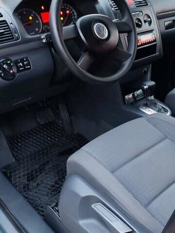 Серый Фольксваген Туран, объемом двигателя 1.9 л и пробегом 254 тыс. км за 5950 $, фото 25 на Automoto.ua