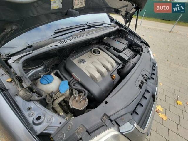 Серый Фольксваген Туран, объемом двигателя 2 л и пробегом 330 тыс. км за 5300 $, фото 32 на Automoto.ua