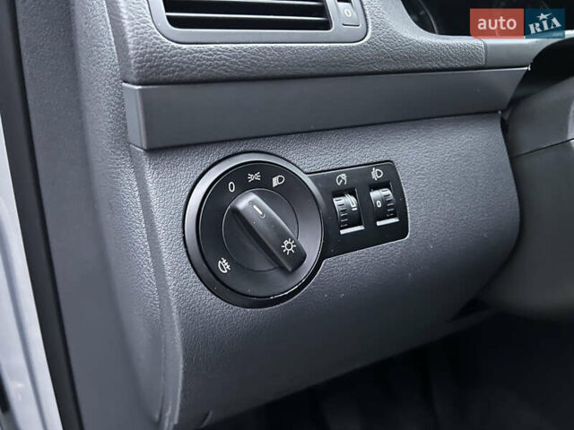Сірий Фольксваген Туран, об'ємом двигуна 1.6 л та пробігом 307 тис. км за 4900 $, фото 26 на Automoto.ua