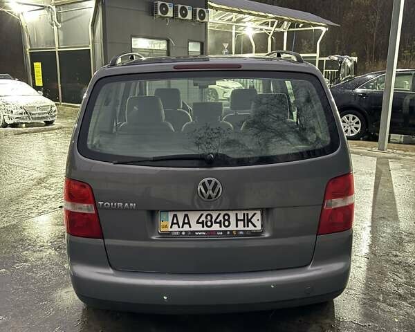Серый Фольксваген Туран, объемом двигателя 2 л и пробегом 214 тыс. км за 6600 $, фото 56 на Automoto.ua
