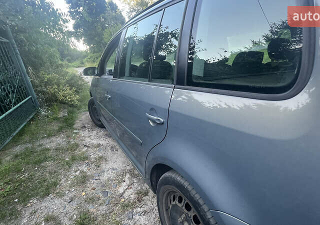 Серый Фольксваген Туран, объемом двигателя 1.9 л и пробегом 295 тыс. км за 5700 $, фото 7 на Automoto.ua