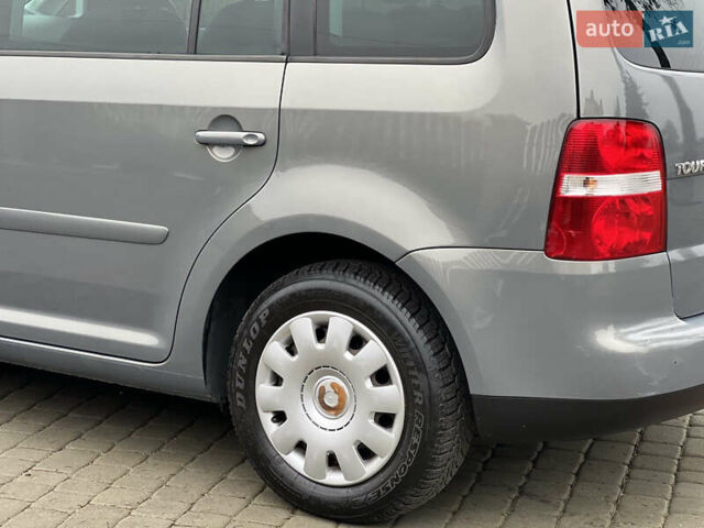 Сірий Фольксваген Туран, об'ємом двигуна 1.6 л та пробігом 173 тис. км за 5900 $, фото 4 на Automoto.ua