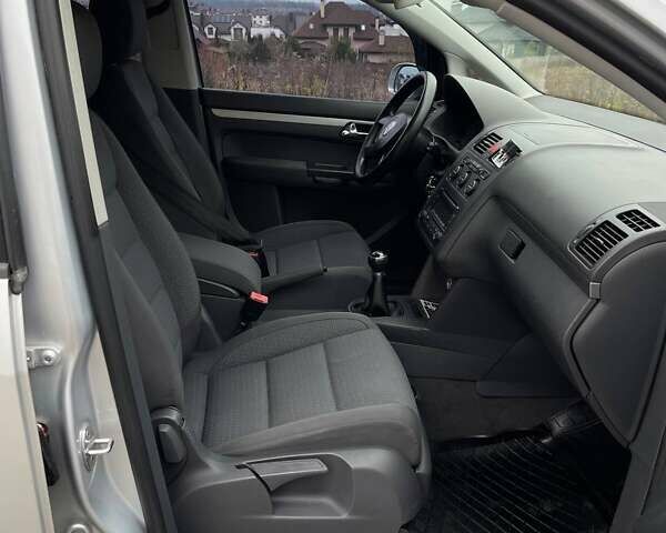 Серый Фольксваген Туран, объемом двигателя 2 л и пробегом 296 тыс. км за 4999 $, фото 30 на Automoto.ua