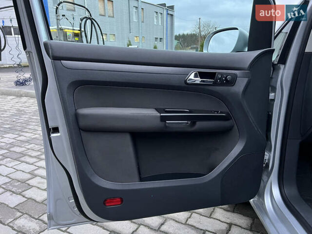 Сірий Фольксваген Туран, об'ємом двигуна 1.6 л та пробігом 307 тис. км за 4900 $, фото 27 на Automoto.ua