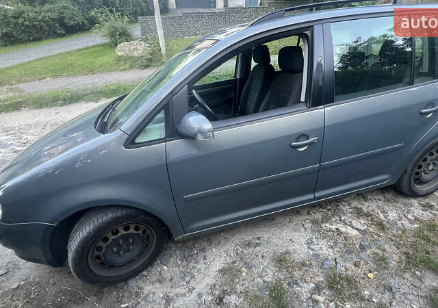 Серый Фольксваген Туран, объемом двигателя 1.9 л и пробегом 295 тыс. км за 5700 $, фото 6 на Automoto.ua