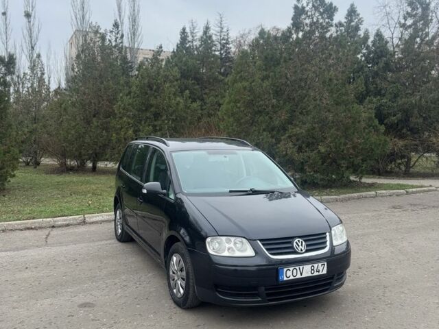 Серый Фольксваген Туран, объемом двигателя 2 л и пробегом 250 тыс. км за 3550 $, фото 3 на Automoto.ua